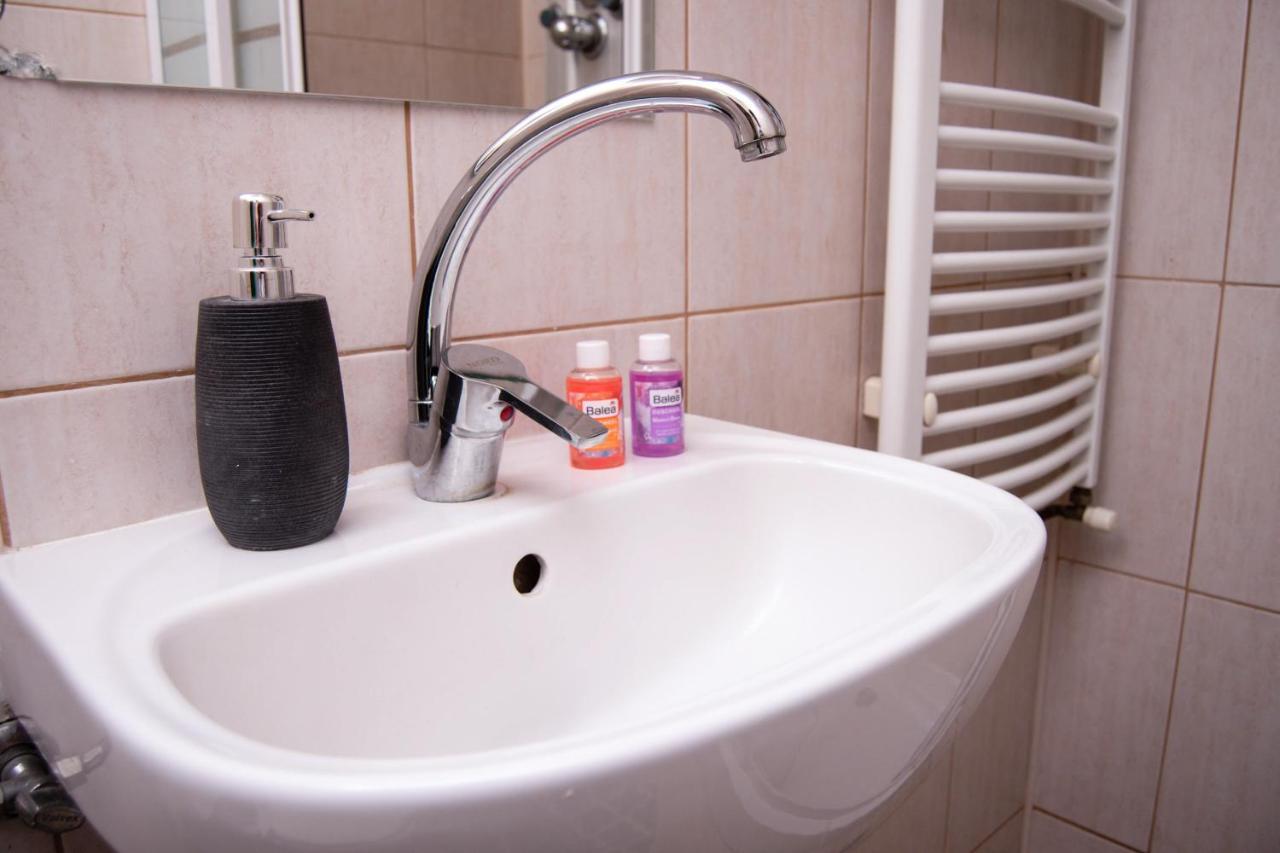 Butterfly Apartment-Hidden Gem In The Heart Of Targu Mures Exterior photo
